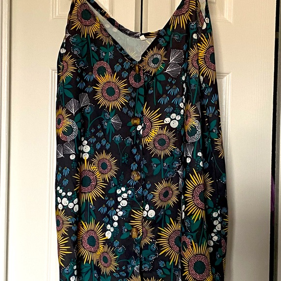 Beautiful flowy tank top blouse - Picture 1 of 2